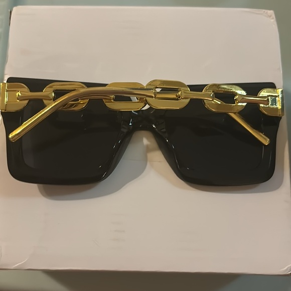 Black and gold chain link sunglasses - Picture 2 of 3